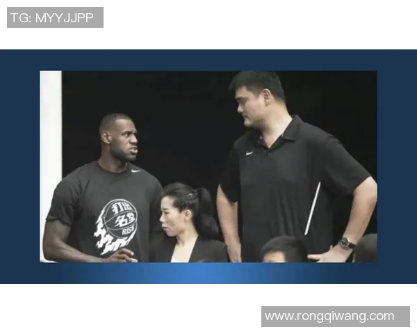 姚明与女星亲密合影引热议网友纷纷点赞称赞身高差萌态十足