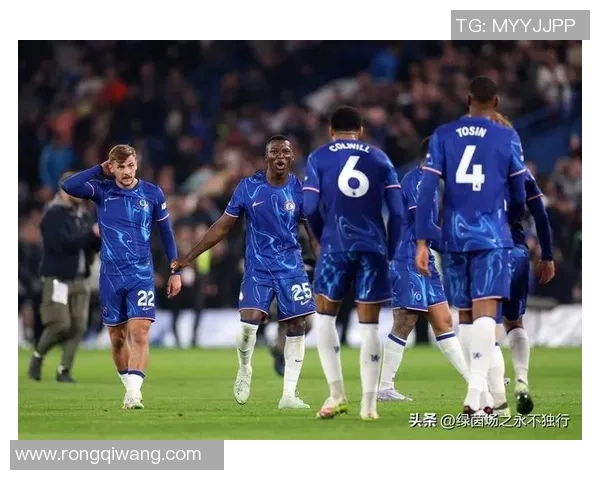 英超激战切尔西逆转利物浦争议判罚引发全场热议