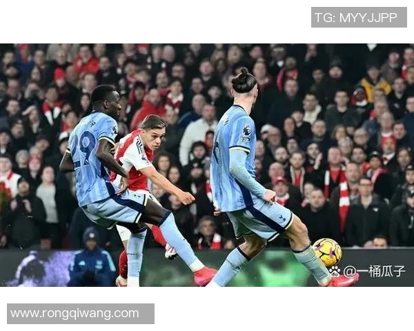 足总杯激战:多特蒙德与巴萨战平乌龙球成比赛转折点解析